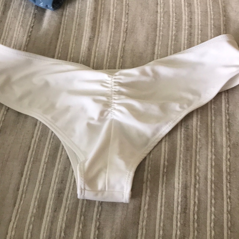 Bikini - Picture 4 of 6